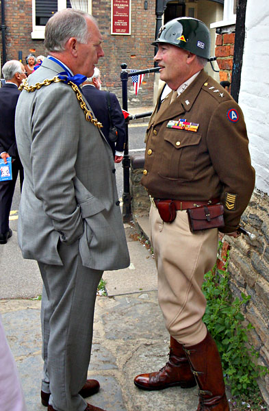 'General ' Patton talks tactics with the Mayor