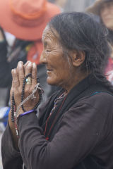 Pilgrim praying Jokhang Temple