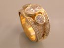 Three Diamond Ring with Pav�