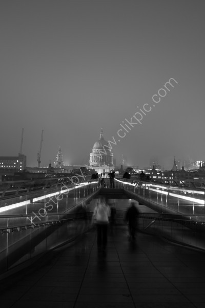 Millenium Bridge to St. Pauls